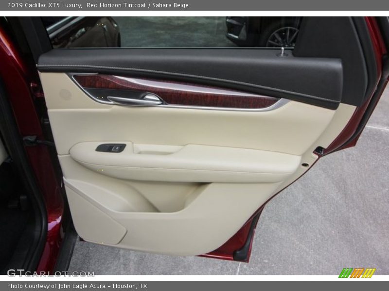 Red Horizon Tintcoat / Sahara Beige 2019 Cadillac XT5 Luxury