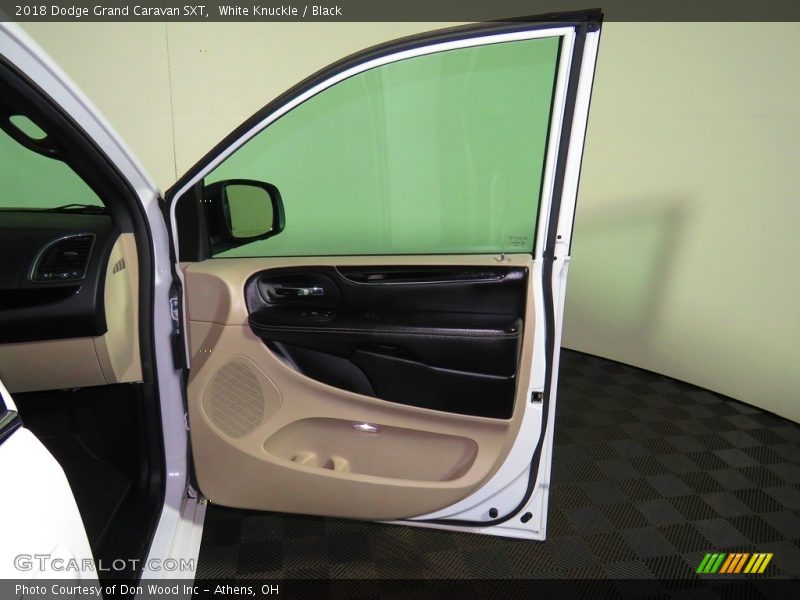White Knuckle / Black 2018 Dodge Grand Caravan SXT