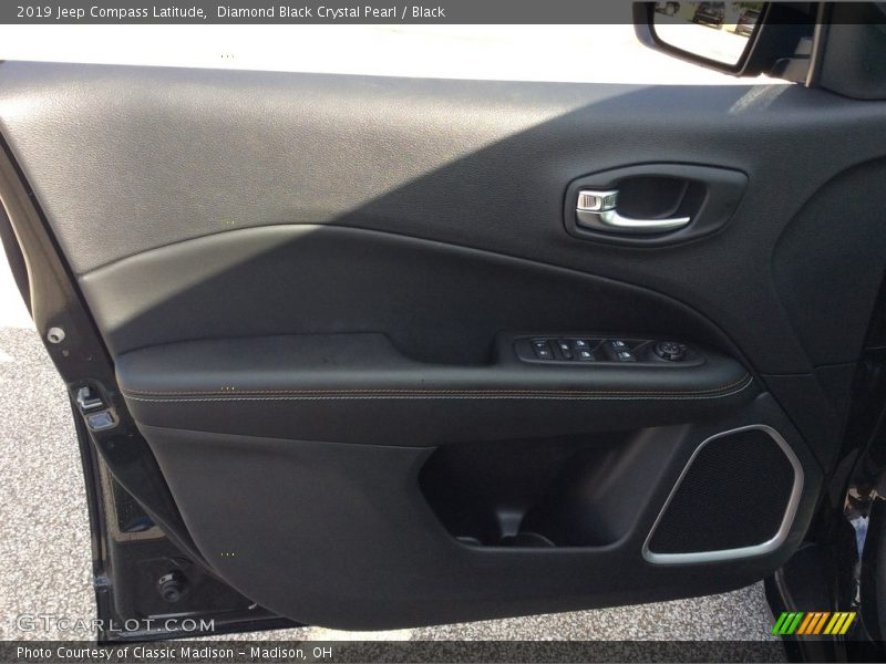 Diamond Black Crystal Pearl / Black 2019 Jeep Compass Latitude