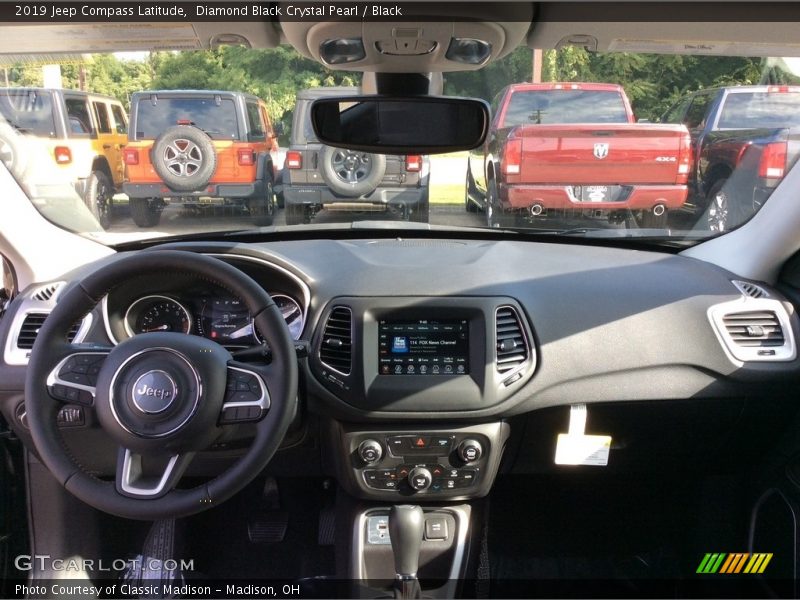 Diamond Black Crystal Pearl / Black 2019 Jeep Compass Latitude