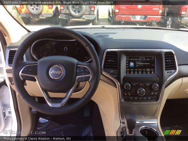 Bright White / Light Frost Beige/Black 2020 Jeep Grand Cherokee Laredo E 4x4