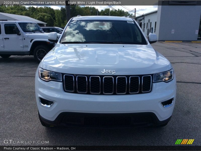 Bright White / Light Frost Beige/Black 2020 Jeep Grand Cherokee Laredo E 4x4