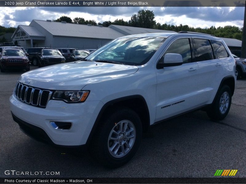 Bright White / Light Frost Beige/Black 2020 Jeep Grand Cherokee Laredo E 4x4