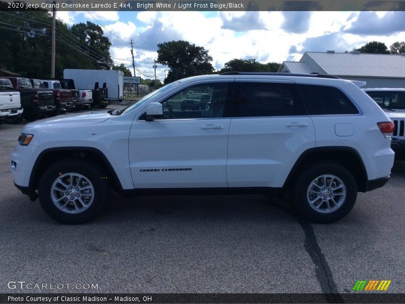 Bright White / Light Frost Beige/Black 2020 Jeep Grand Cherokee Laredo E 4x4