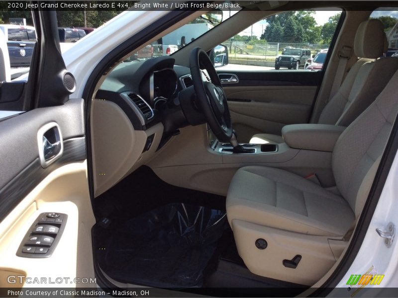 Bright White / Light Frost Beige/Black 2020 Jeep Grand Cherokee Laredo E 4x4
