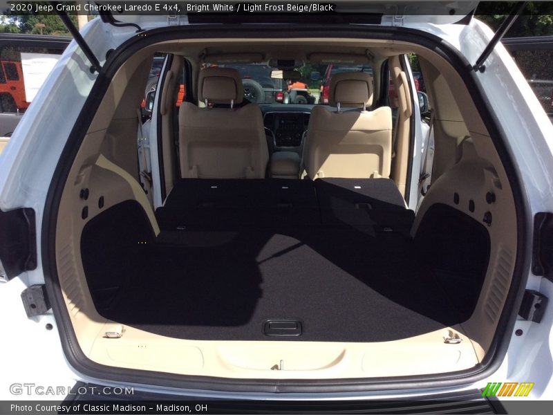 Bright White / Light Frost Beige/Black 2020 Jeep Grand Cherokee Laredo E 4x4