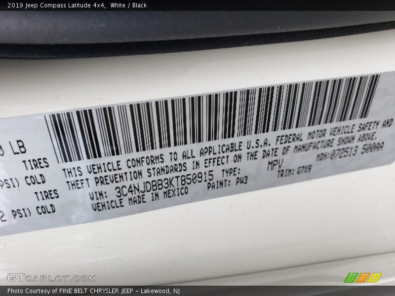 White / Black 2019 Jeep Compass Latitude 4x4