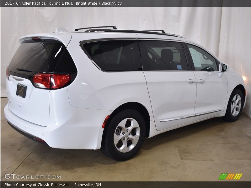 Bright White / Black/Alloy 2017 Chrysler Pacifica Touring L Plus
