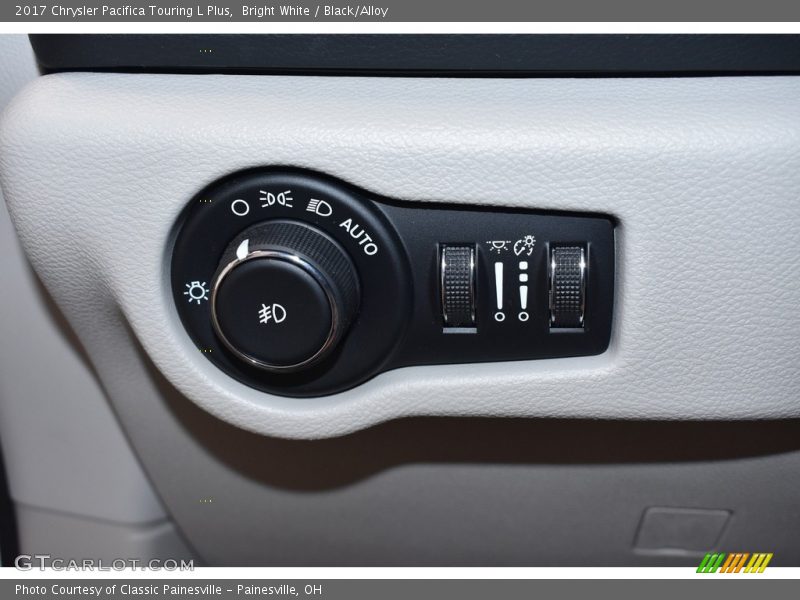 Bright White / Black/Alloy 2017 Chrysler Pacifica Touring L Plus