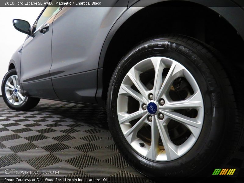 Magnetic / Charcoal Black 2018 Ford Escape SE 4WD