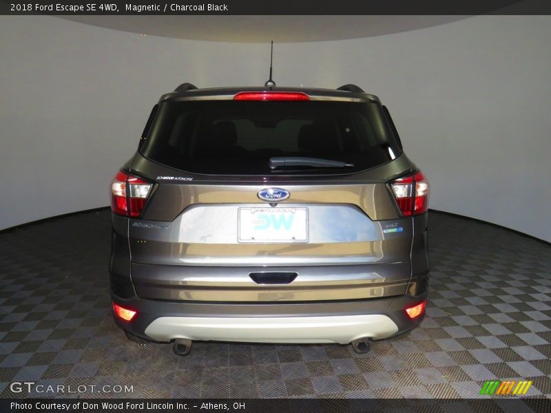 Magnetic / Charcoal Black 2018 Ford Escape SE 4WD