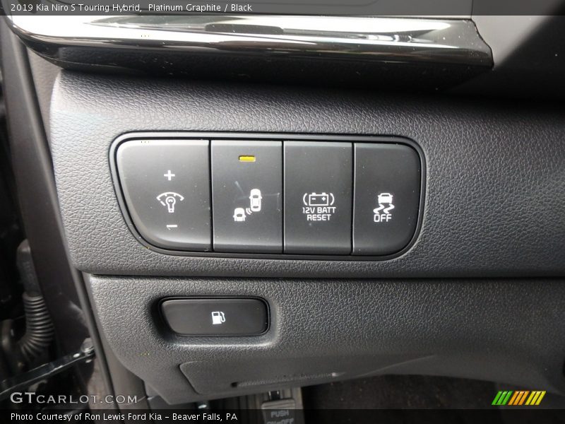 Controls of 2019 Niro S Touring Hybrid
