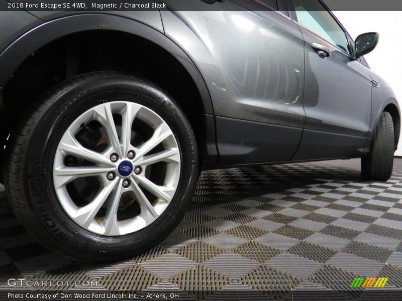Magnetic / Charcoal Black 2018 Ford Escape SE 4WD