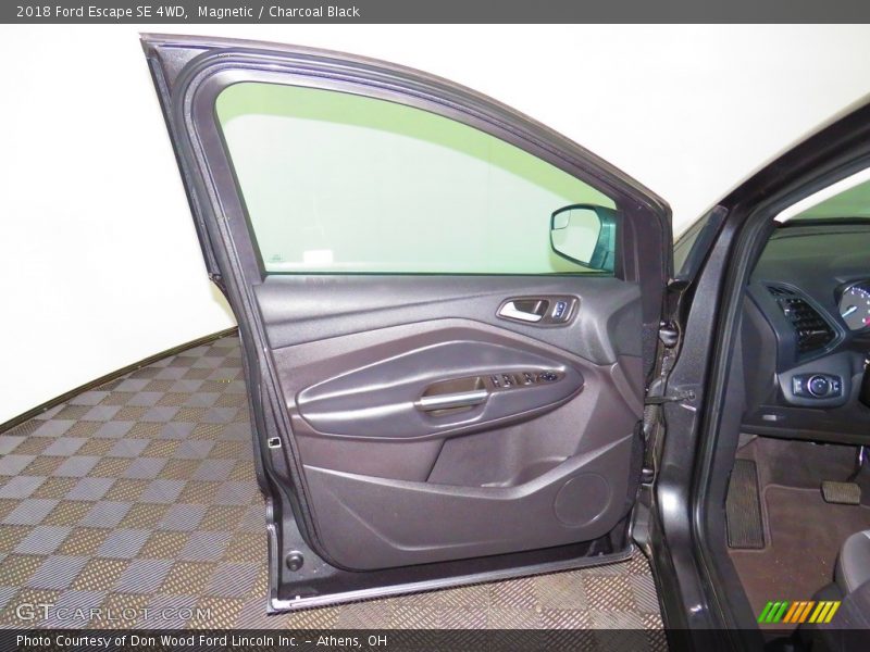 Magnetic / Charcoal Black 2018 Ford Escape SE 4WD