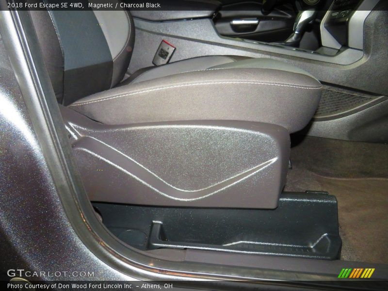 Magnetic / Charcoal Black 2018 Ford Escape SE 4WD