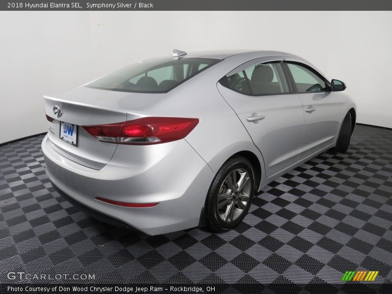 Symphony Silver / Black 2018 Hyundai Elantra SEL