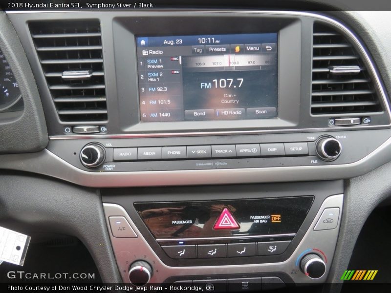 Symphony Silver / Black 2018 Hyundai Elantra SEL