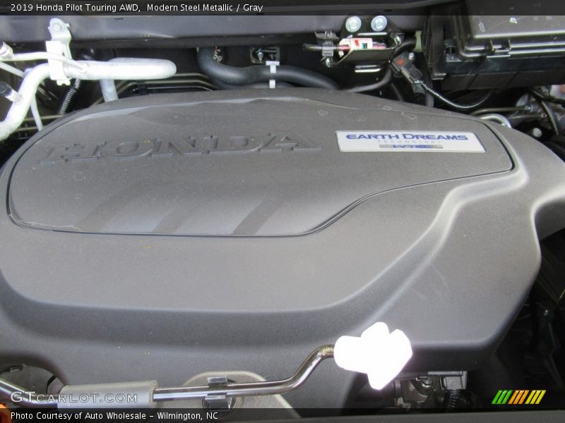Modern Steel Metallic / Gray 2019 Honda Pilot Touring AWD