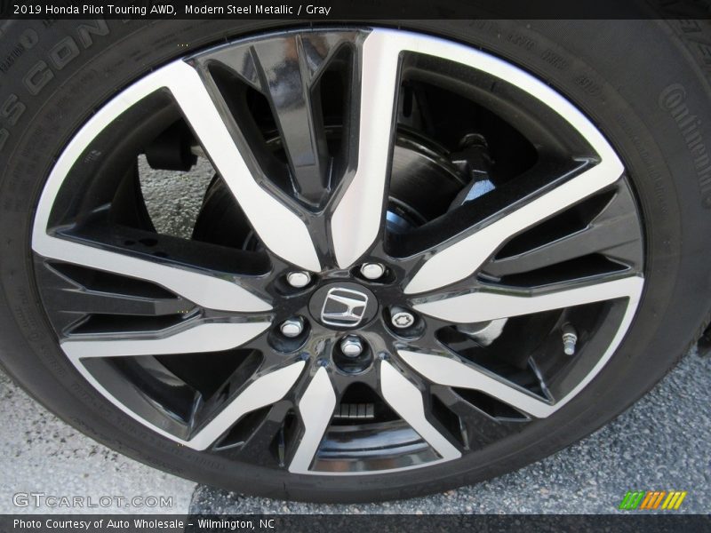 Modern Steel Metallic / Gray 2019 Honda Pilot Touring AWD
