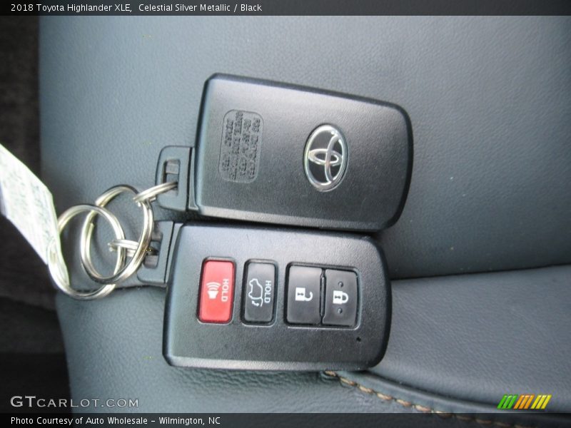 Celestial Silver Metallic / Black 2018 Toyota Highlander XLE