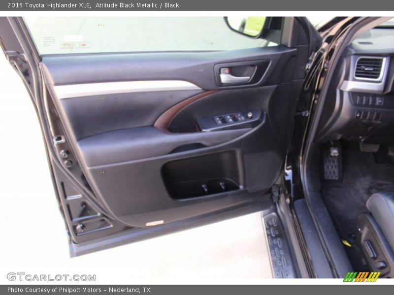 Attitude Black Metallic / Black 2015 Toyota Highlander XLE