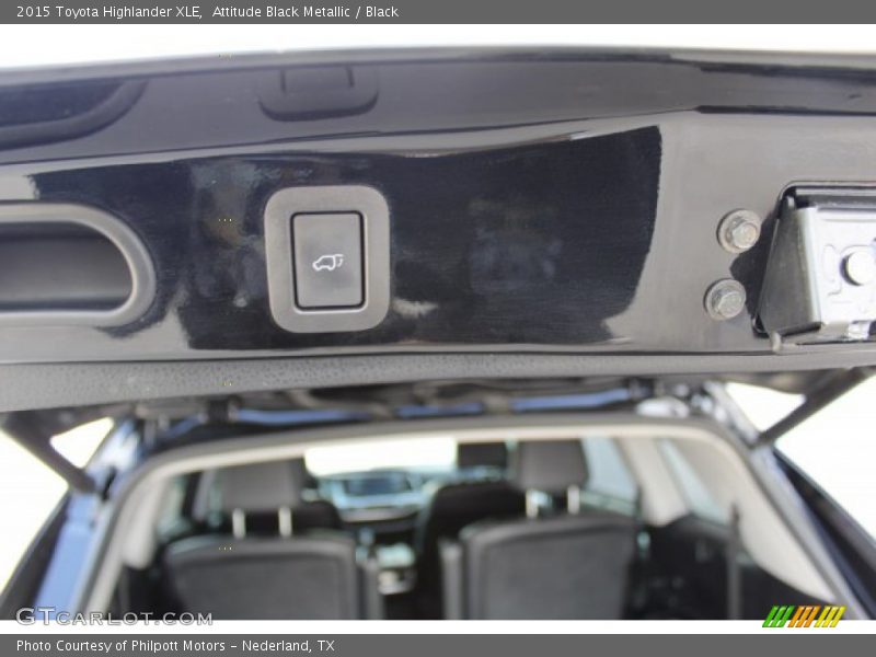 Attitude Black Metallic / Black 2015 Toyota Highlander XLE