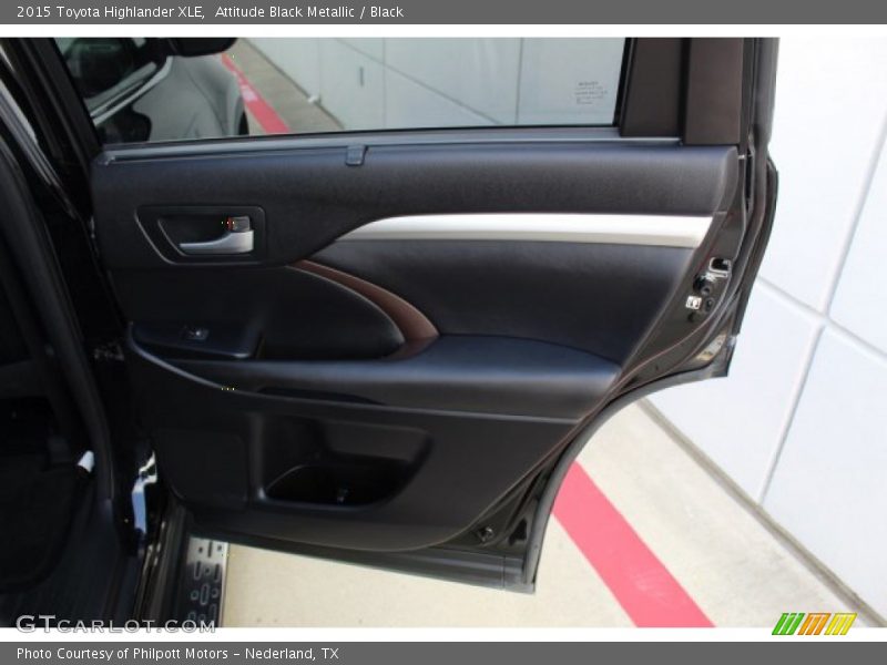 Attitude Black Metallic / Black 2015 Toyota Highlander XLE