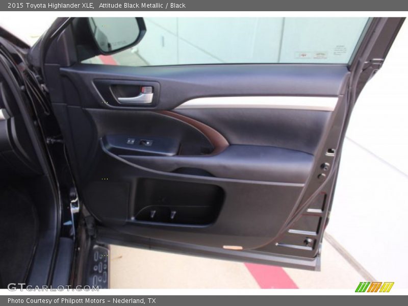 Attitude Black Metallic / Black 2015 Toyota Highlander XLE
