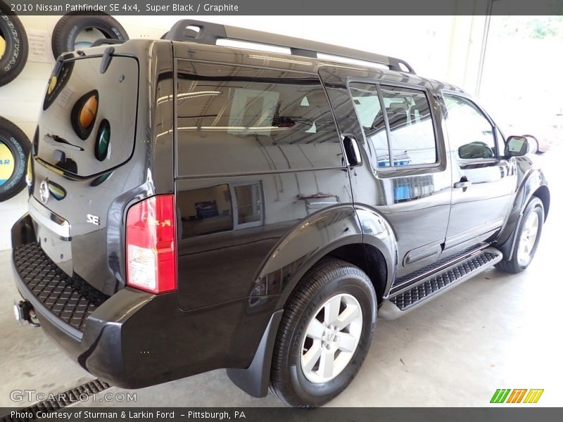 Super Black / Graphite 2010 Nissan Pathfinder SE 4x4