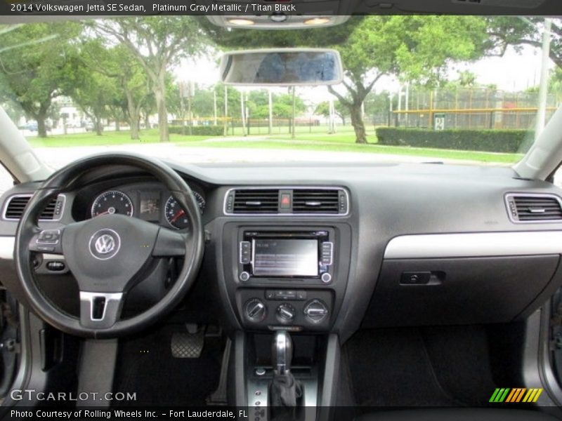Platinum Gray Metallic / Titan Black 2014 Volkswagen Jetta SE Sedan