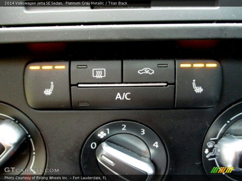 Platinum Gray Metallic / Titan Black 2014 Volkswagen Jetta SE Sedan