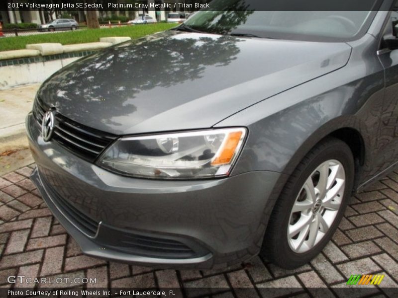 Platinum Gray Metallic / Titan Black 2014 Volkswagen Jetta SE Sedan