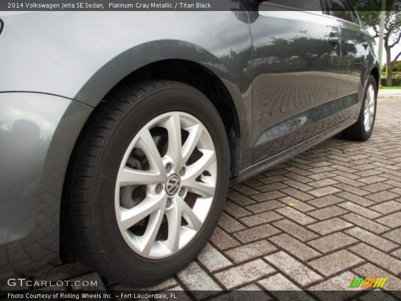 Platinum Gray Metallic / Titan Black 2014 Volkswagen Jetta SE Sedan