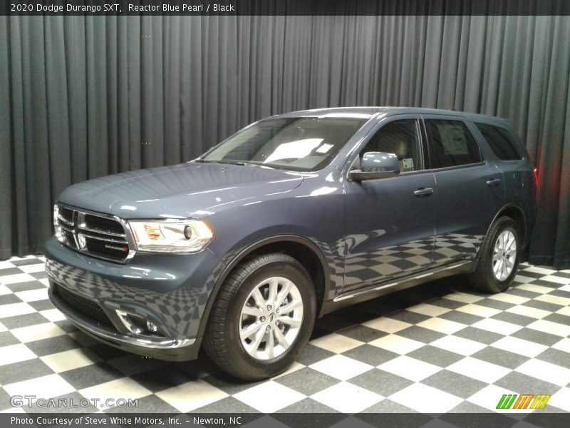 Front 3/4 View of 2020 Durango SXT