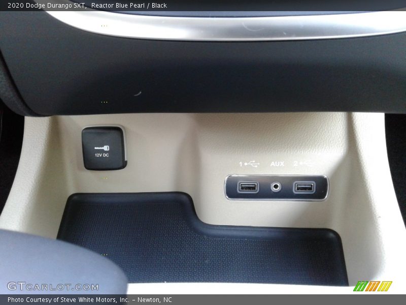 Reactor Blue Pearl / Black 2020 Dodge Durango SXT