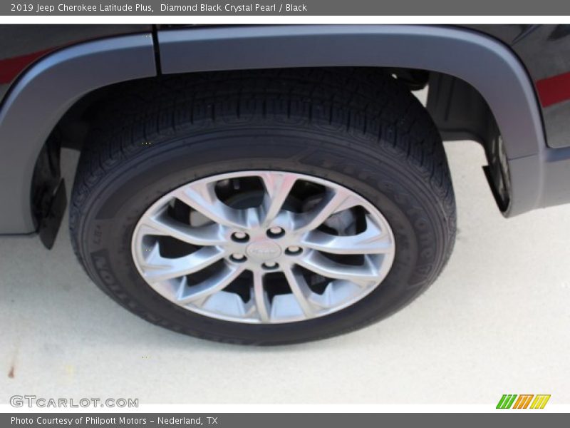 Diamond Black Crystal Pearl / Black 2019 Jeep Cherokee Latitude Plus
