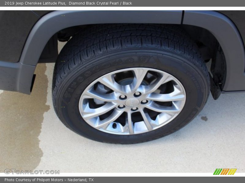 Diamond Black Crystal Pearl / Black 2019 Jeep Cherokee Latitude Plus