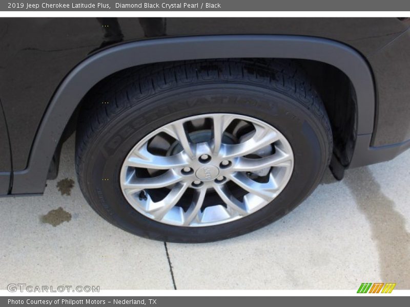 Diamond Black Crystal Pearl / Black 2019 Jeep Cherokee Latitude Plus