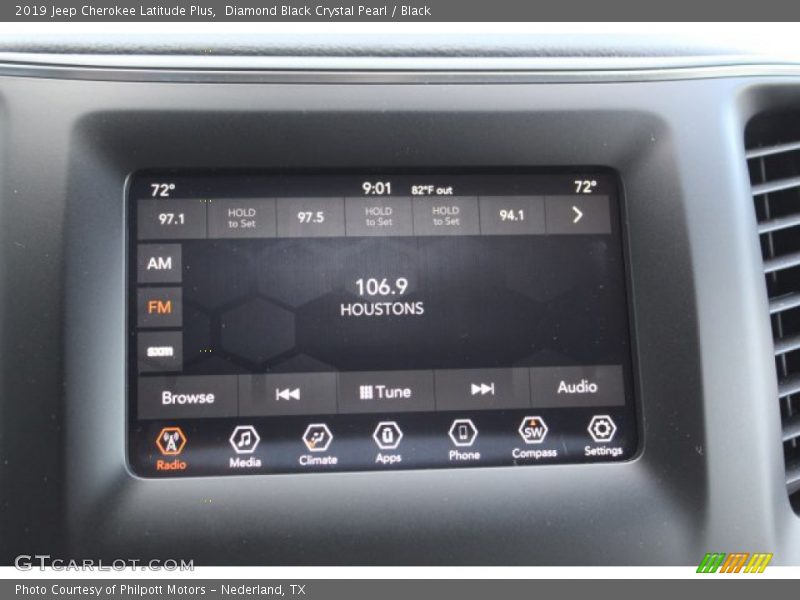 Diamond Black Crystal Pearl / Black 2019 Jeep Cherokee Latitude Plus