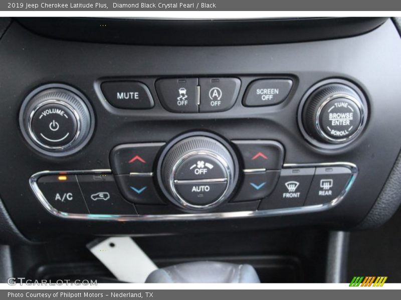 Diamond Black Crystal Pearl / Black 2019 Jeep Cherokee Latitude Plus