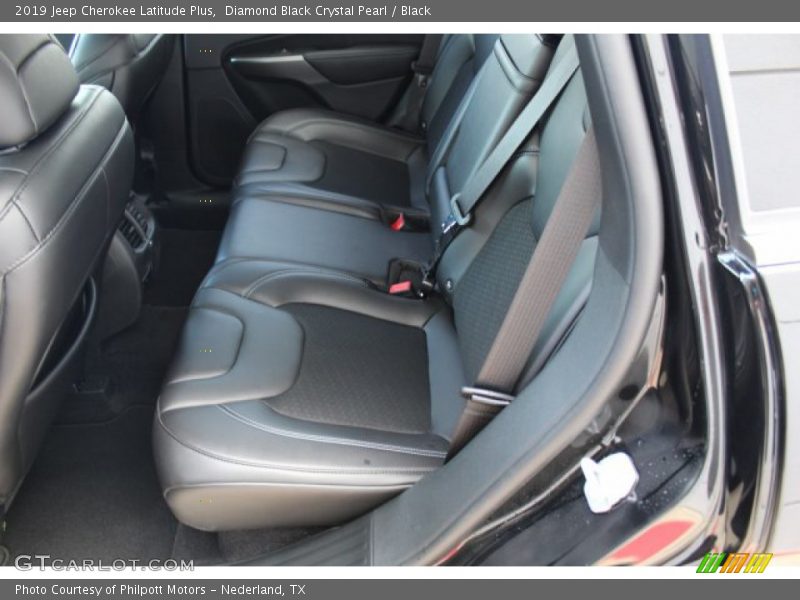 Diamond Black Crystal Pearl / Black 2019 Jeep Cherokee Latitude Plus
