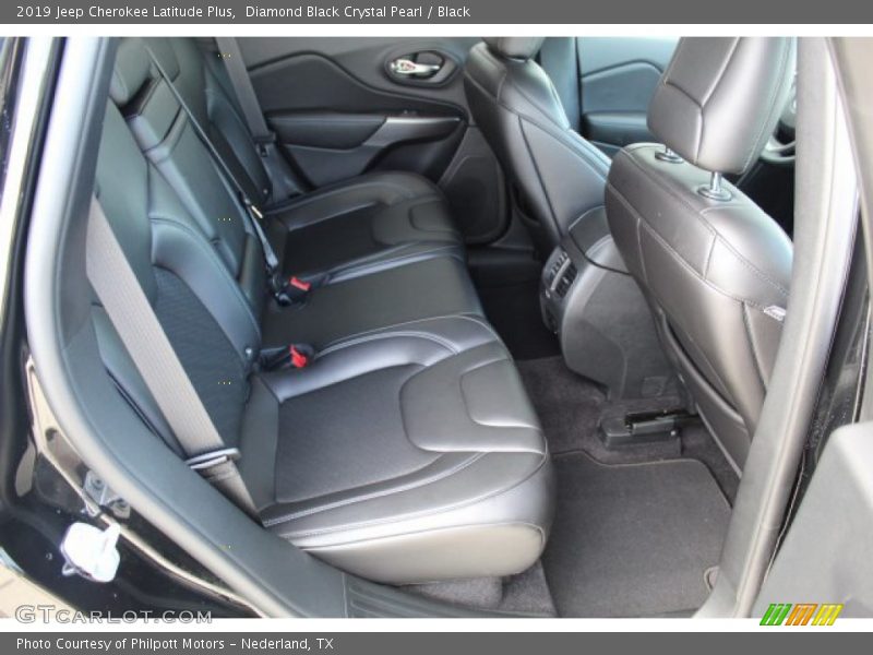 Diamond Black Crystal Pearl / Black 2019 Jeep Cherokee Latitude Plus