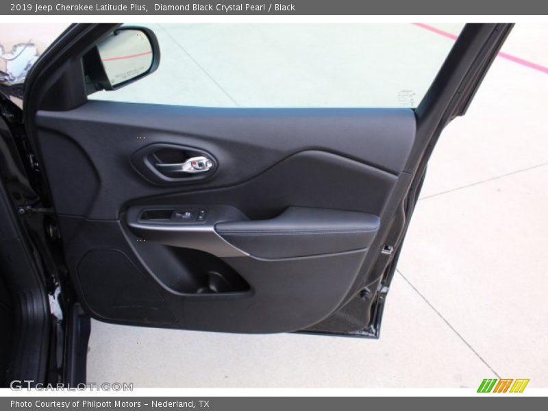Diamond Black Crystal Pearl / Black 2019 Jeep Cherokee Latitude Plus