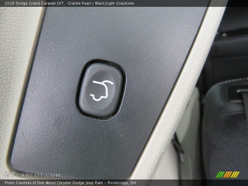 Granite Pearl / Black/Light Graystone 2018 Dodge Grand Caravan SXT