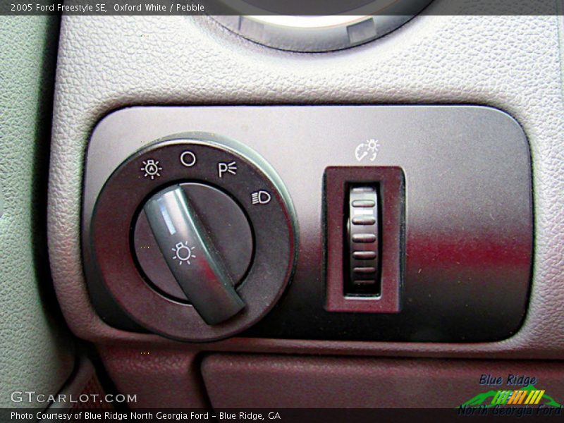 Oxford White / Pebble 2005 Ford Freestyle SE