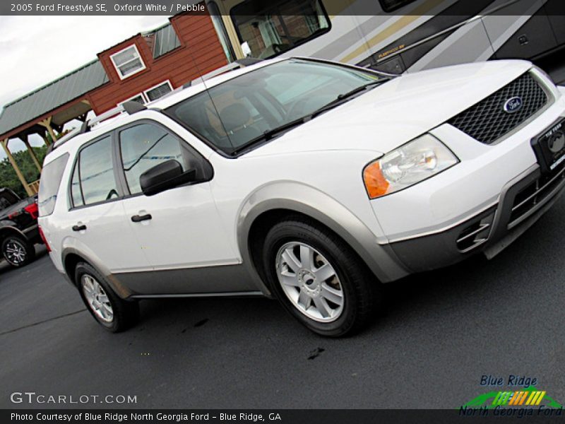 Oxford White / Pebble 2005 Ford Freestyle SE