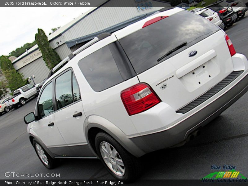 Oxford White / Pebble 2005 Ford Freestyle SE