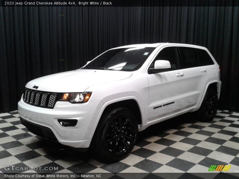 Bright White / Black 2020 Jeep Grand Cherokee Altitude 4x4