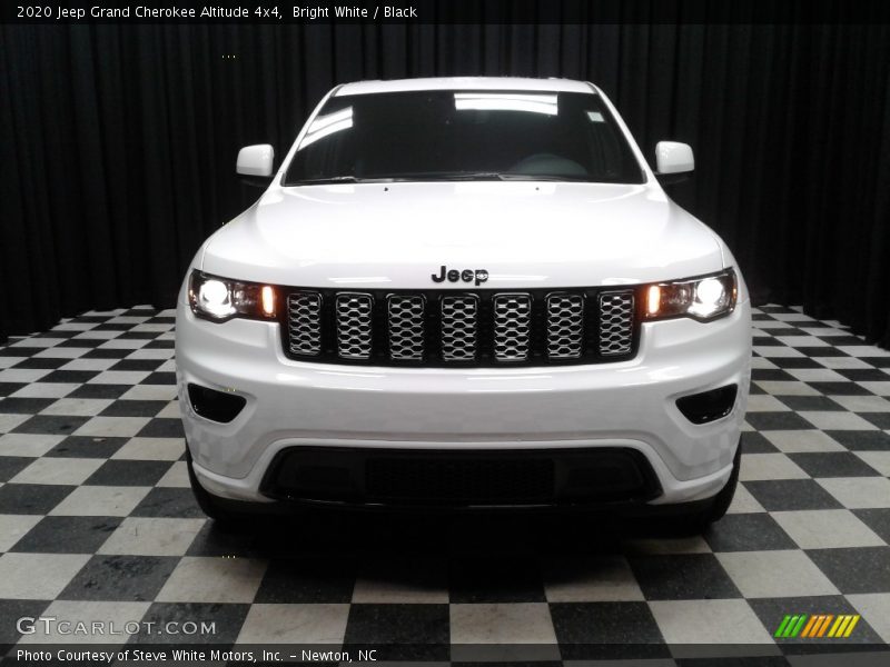 Bright White / Black 2020 Jeep Grand Cherokee Altitude 4x4