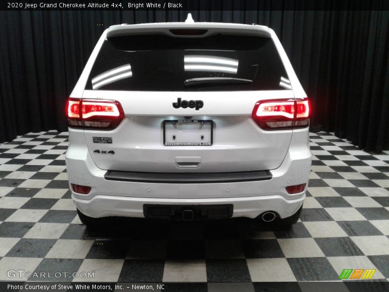 Bright White / Black 2020 Jeep Grand Cherokee Altitude 4x4